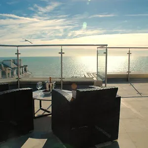 Airhost's Brighton's Diamond Escape With Sea Views Apartment Hove